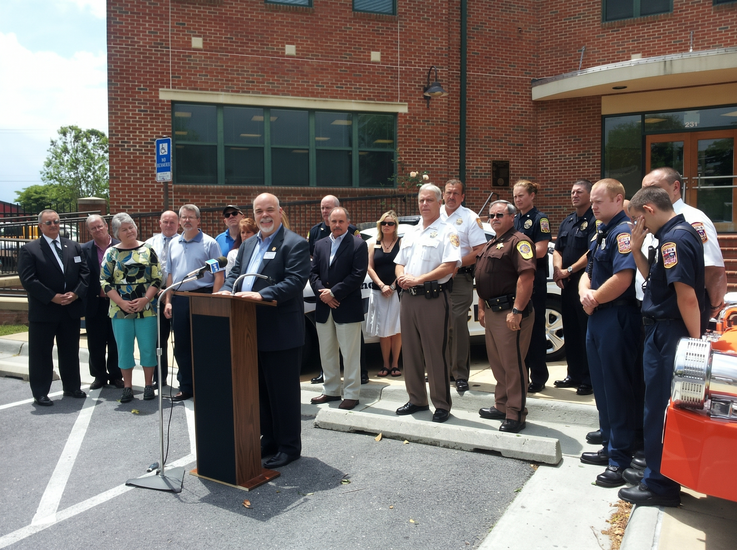 Mike Guevremont speaking with first responders and community leaders